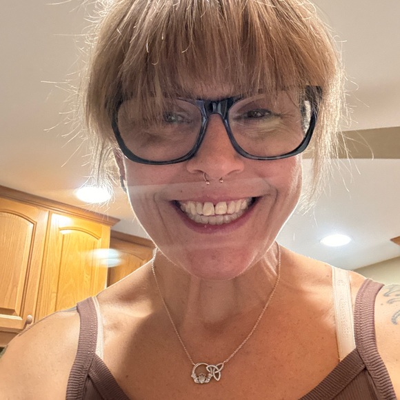 Meet your Posher, Megan - Picture 2 of 2